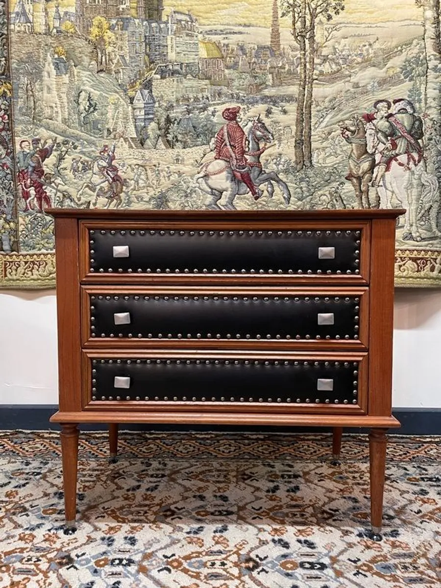 Mid-Century Modern Chest of Drawers - Image 1