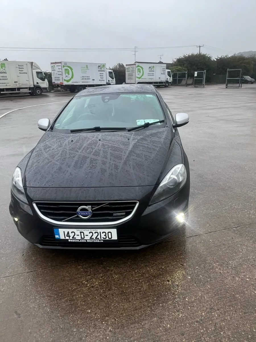 142 Volvo  V40 R-Design  Luxury 1.6 Diesel - Image 3