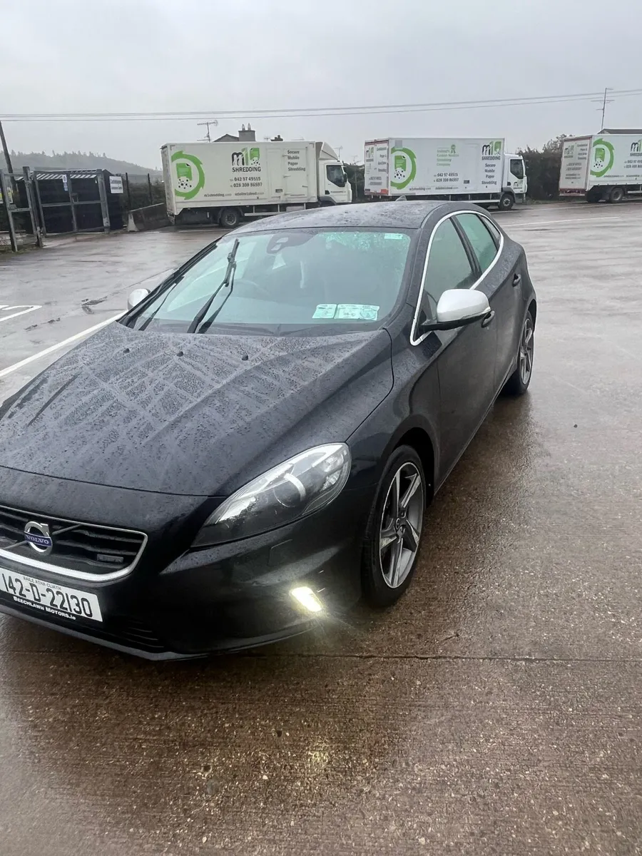 142 Volvo  V40 R-Design  Luxury 1.6 Diesel - Image 4