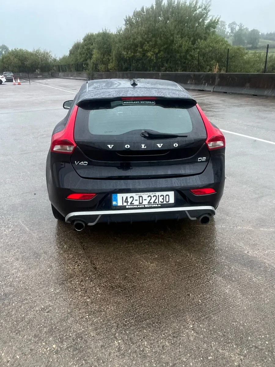 142 Volvo  V40 R-Design  Luxury 1.6 Diesel - Image 2