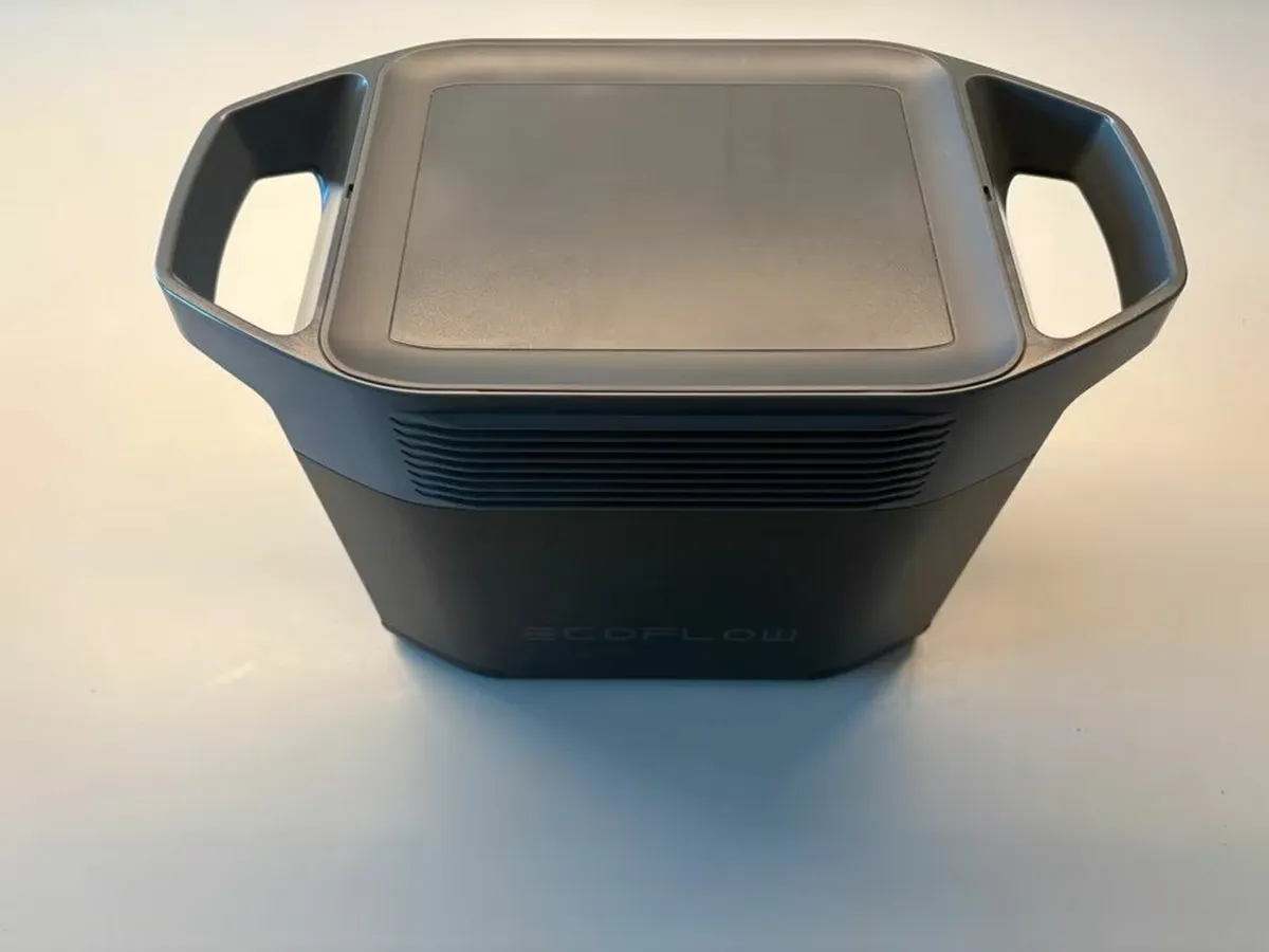 EcoFlow Delta 2 with cables manual and low cycles - Image 2