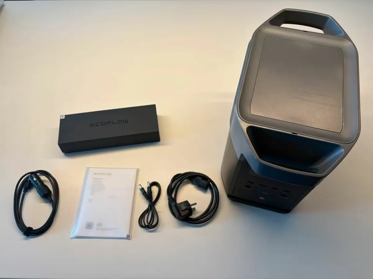 EcoFlow Delta 2 with cables manual and low cycles - Image 1