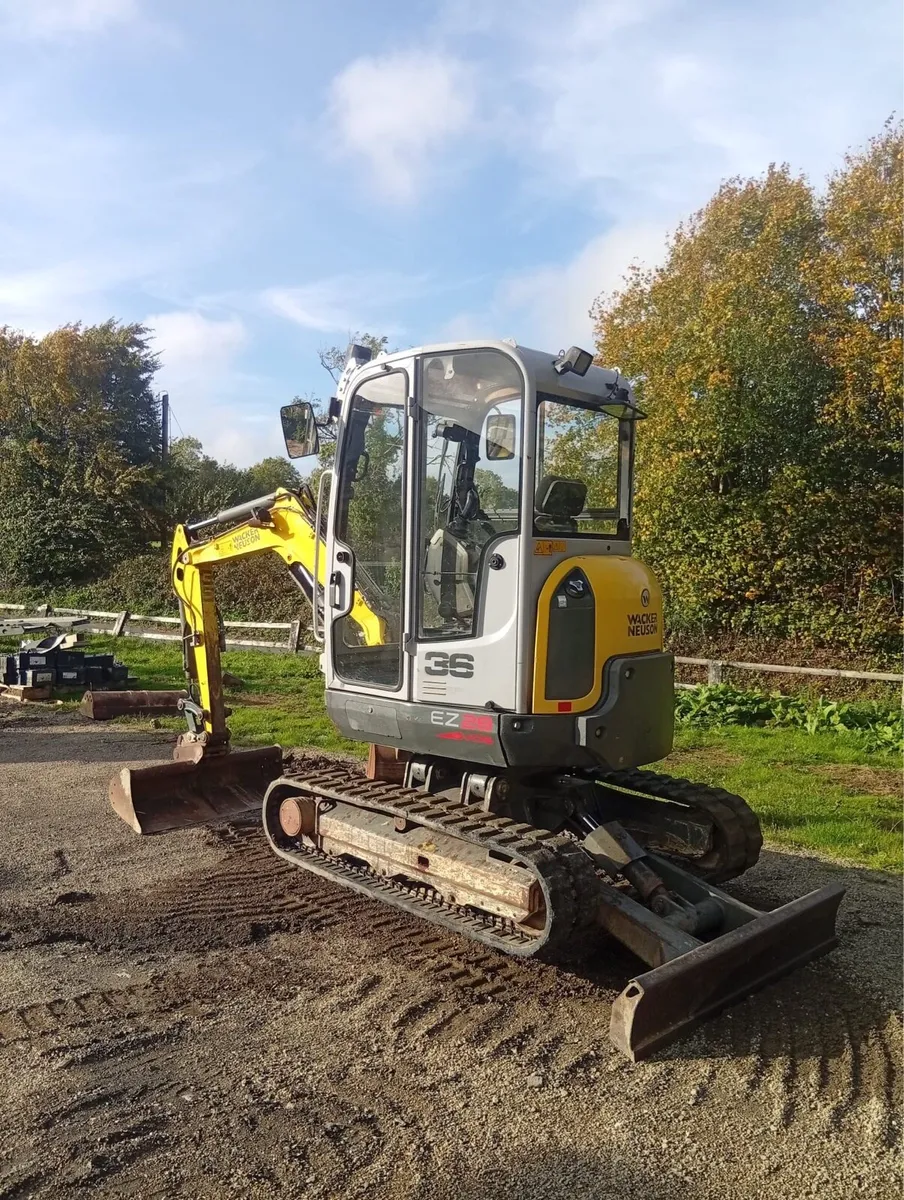 3 tonne mini digger - Image 1