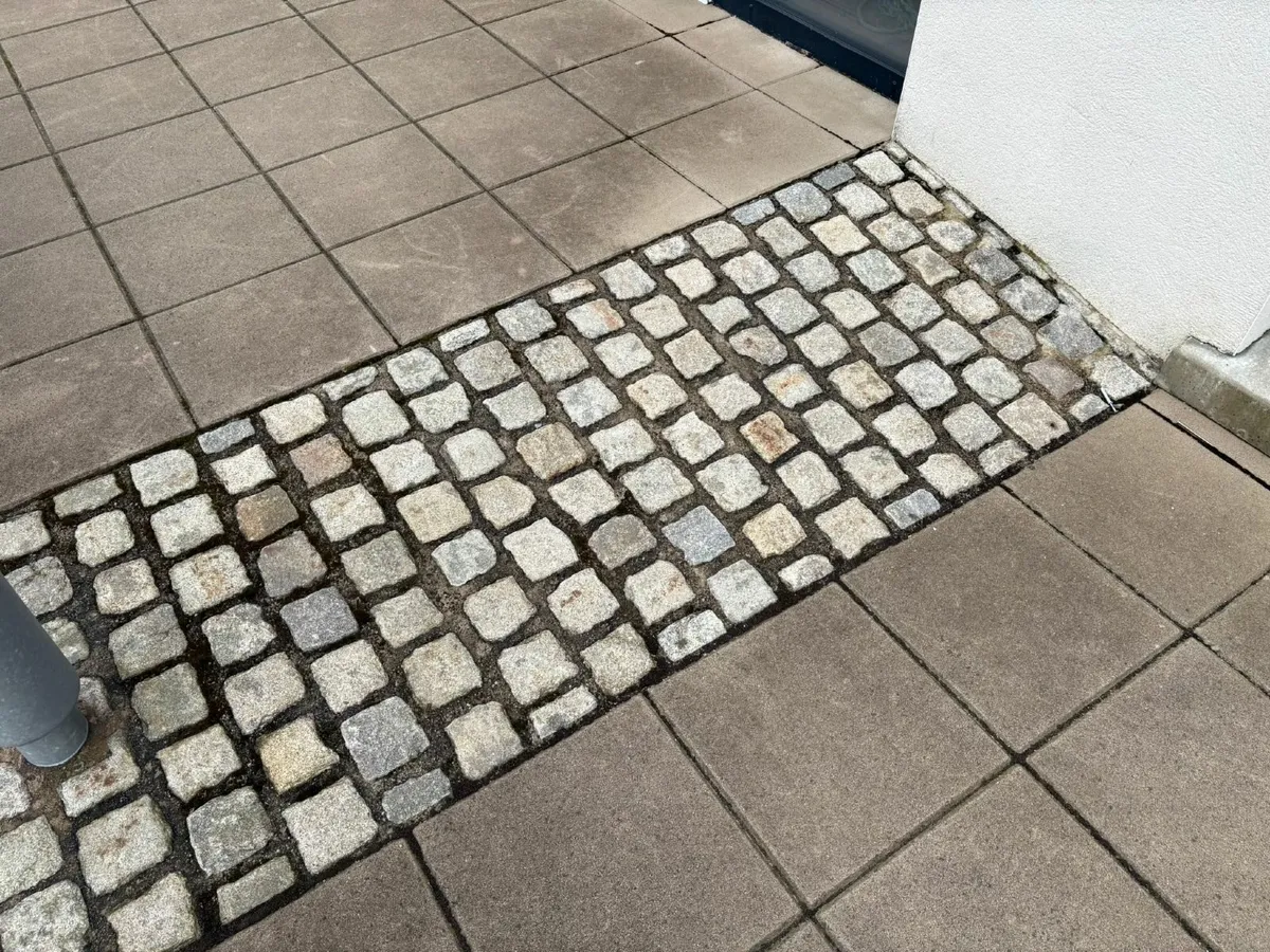 Reclaimed Dark Granite Cobblestones - Image 3