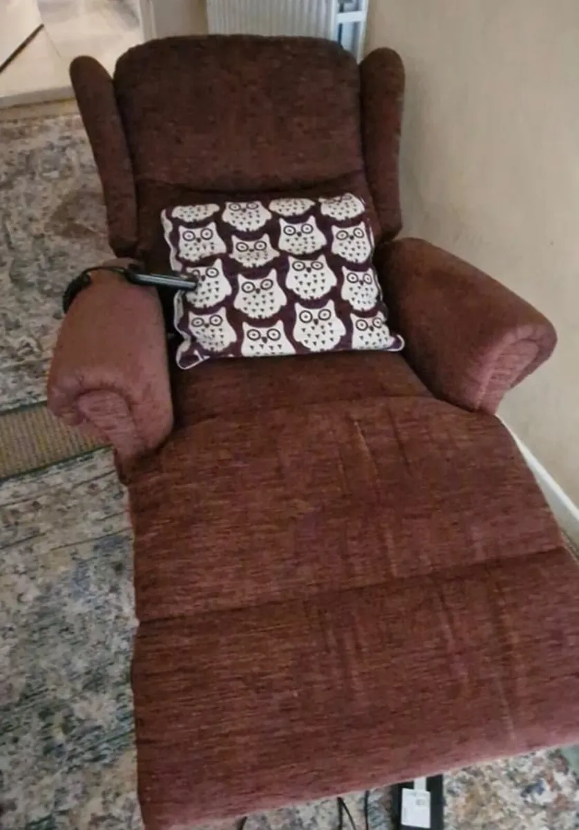 Electric Riser recliner chair - Image 1