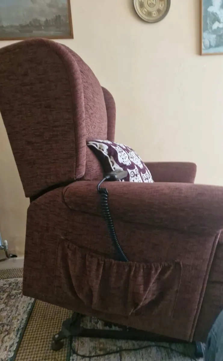 Electric Riser recliner chair - Image 2