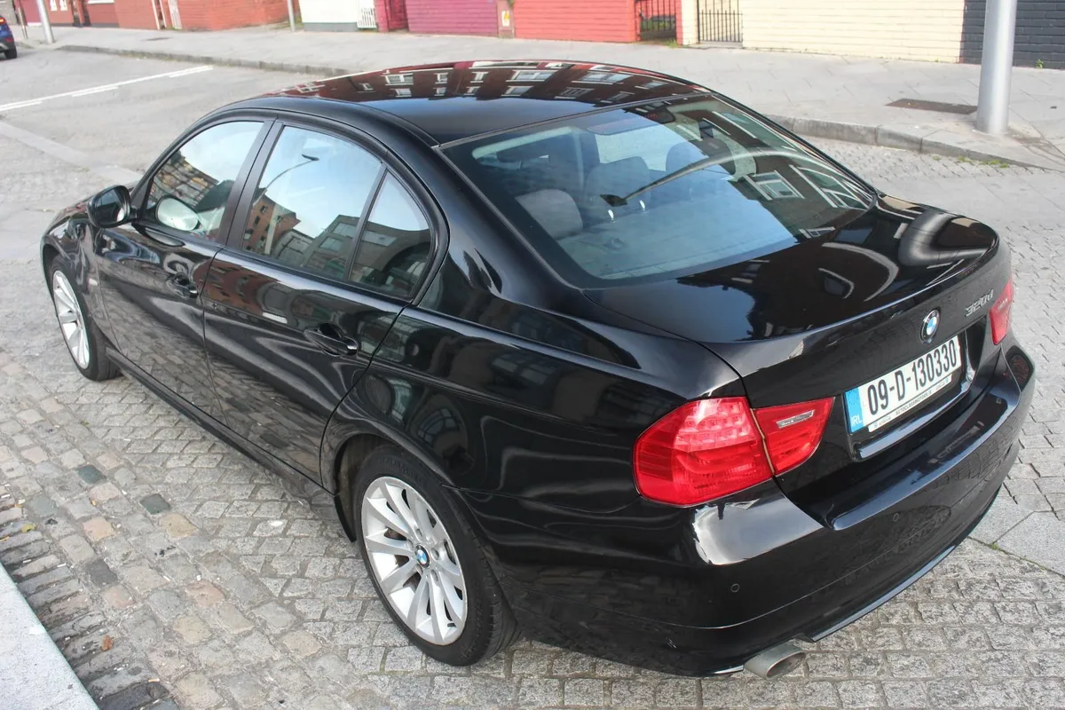 BMW 320  2009 2lDiesel - Image 1