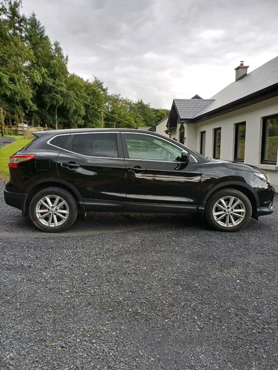 Nissan Qashqai 2015 Metallic black - Image 1