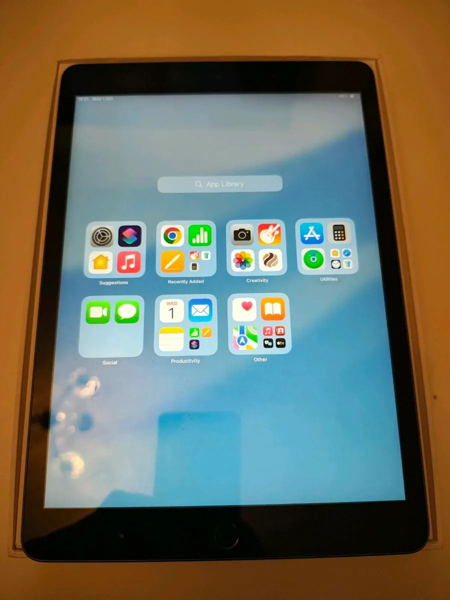 iPad 8th generation - Image 2