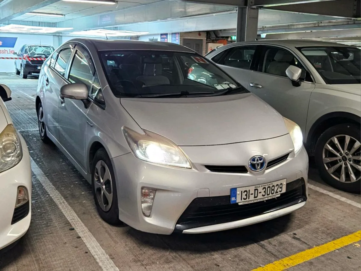 Toyota Prius 2013 - Image 2