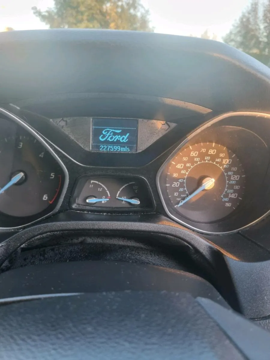 Ford Focus 2011 - Image 2