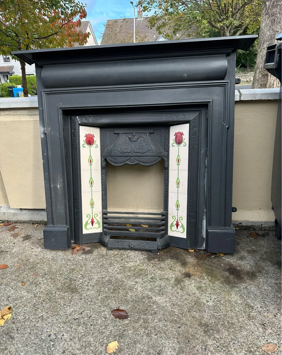 Cast iron fire place - Image 1