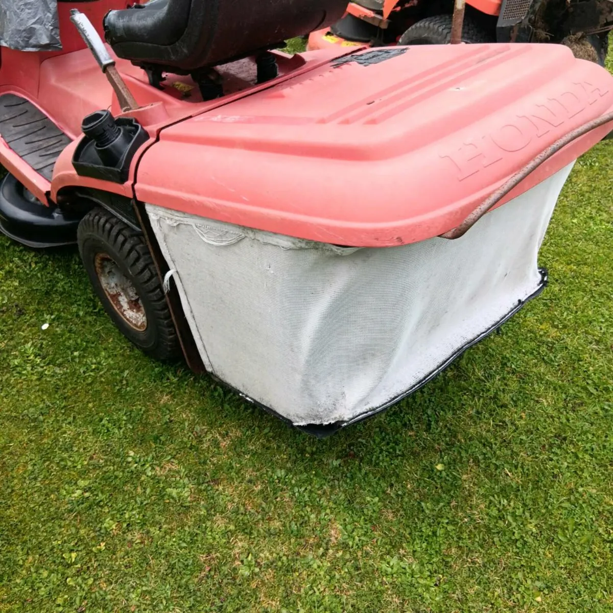 Honda, Stiga, Castlegarden & more Grassboxes - Image 1