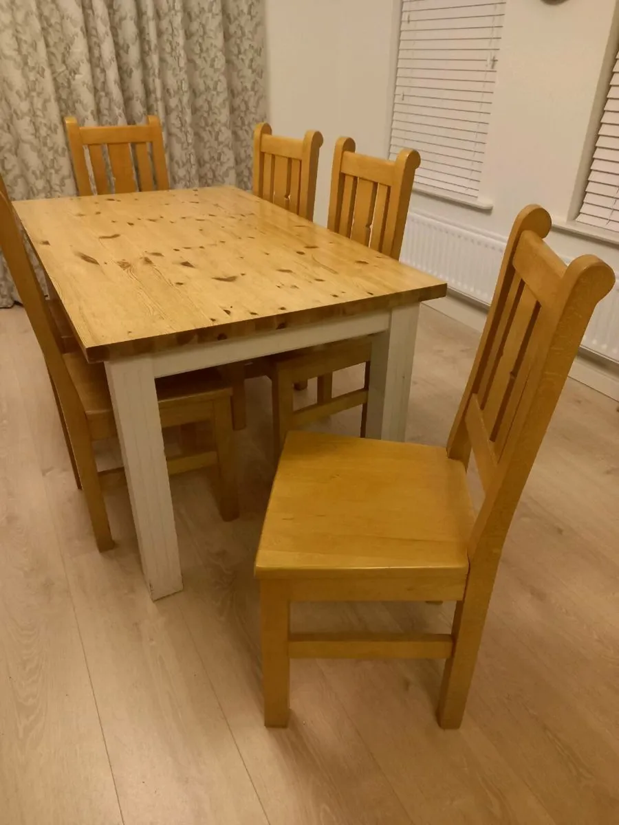 Table and chairs - Image 2