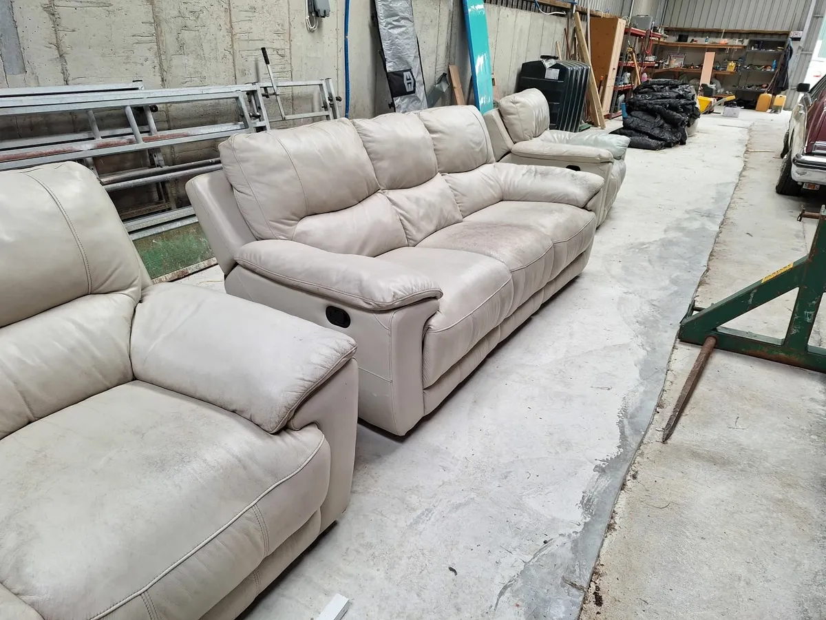 Three piece suite - Image 2