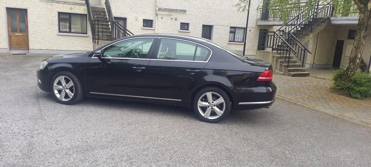 Volkswagen Passat - Image 2