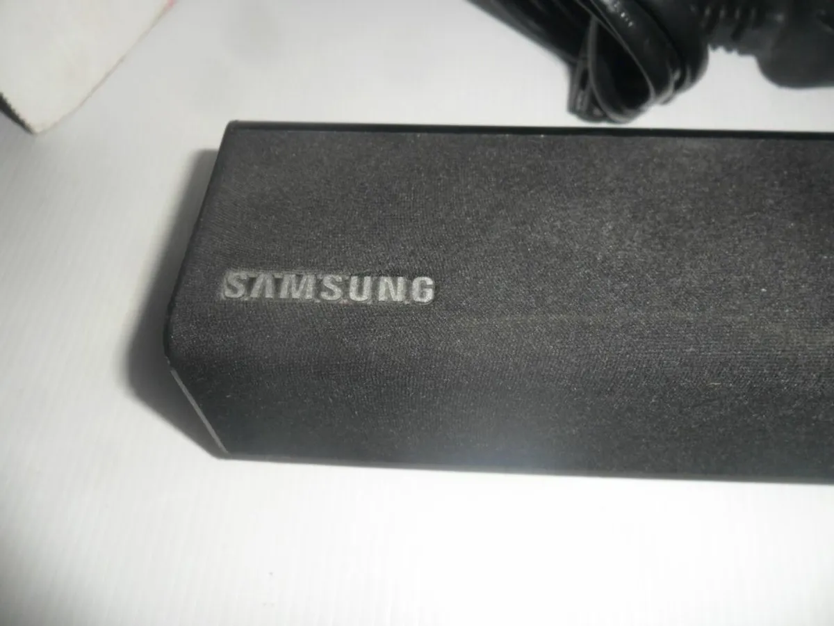 Samsung sound bar with sub - Image 2