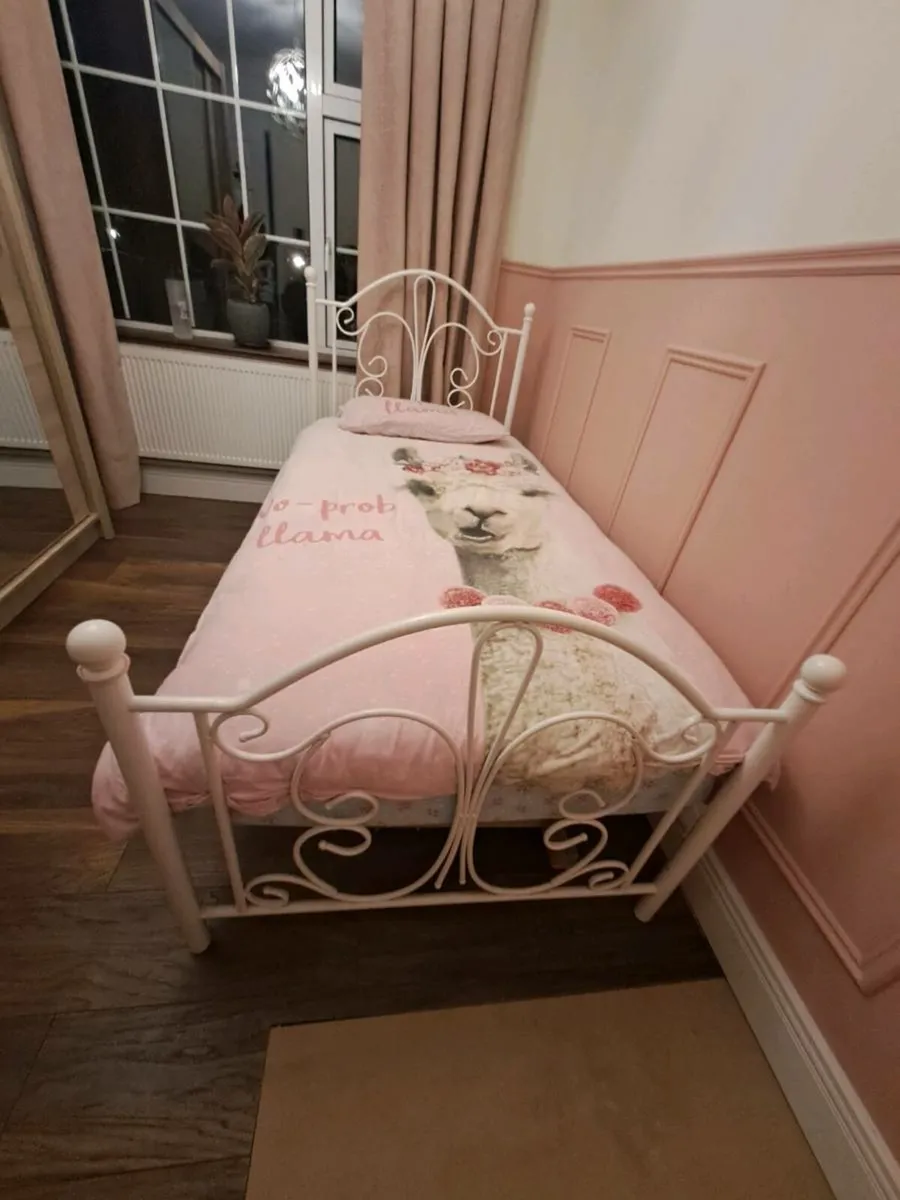 Antique Style Single Bed - Image 1