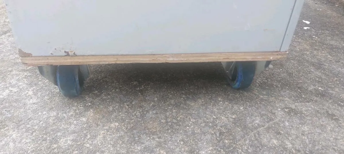 Workshop Tool Cabinet - Image 4