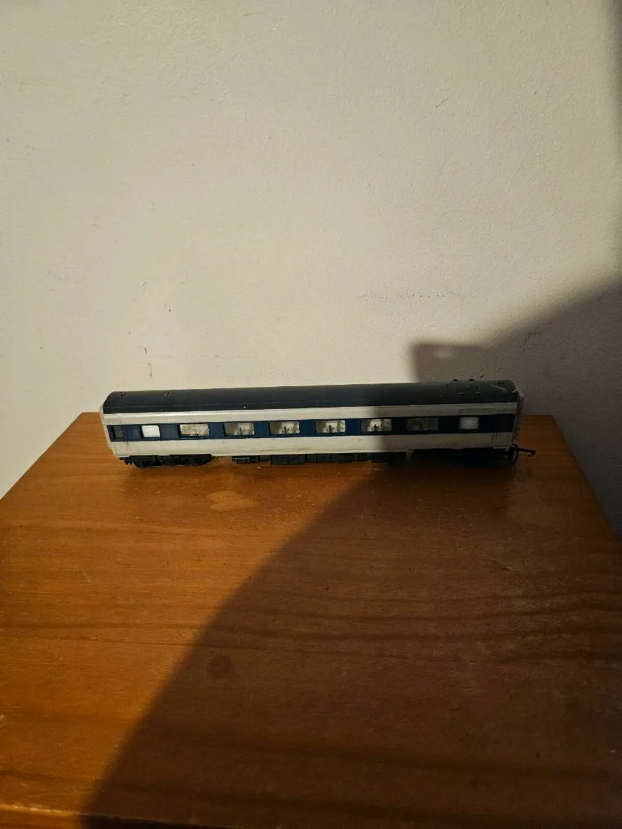 Hornby Triang OO Gauge Carraige - Image 1