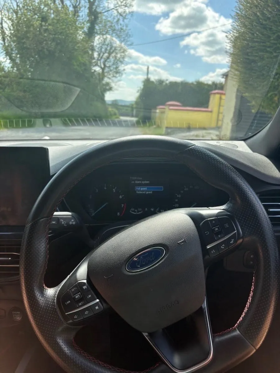 Ford Focus 2022 - Image 2