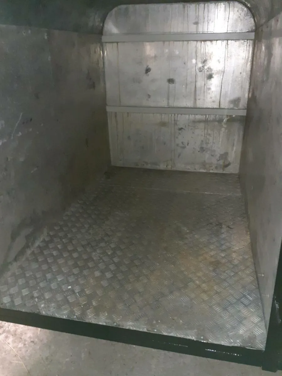 Trailer - Image 3