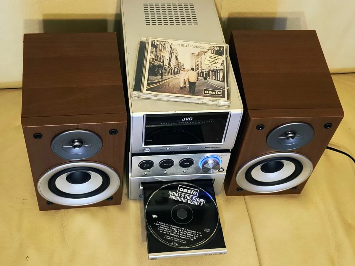 JVC Amplifier Mp3, CD, AUX, Radio AM FM - Image 1