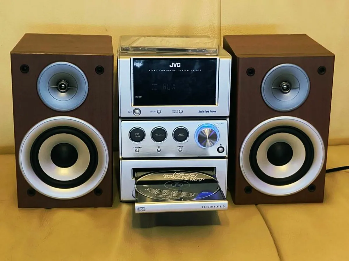 JVC Amplifier Mp3, CD, AUX, Radio AM FM - Image 2