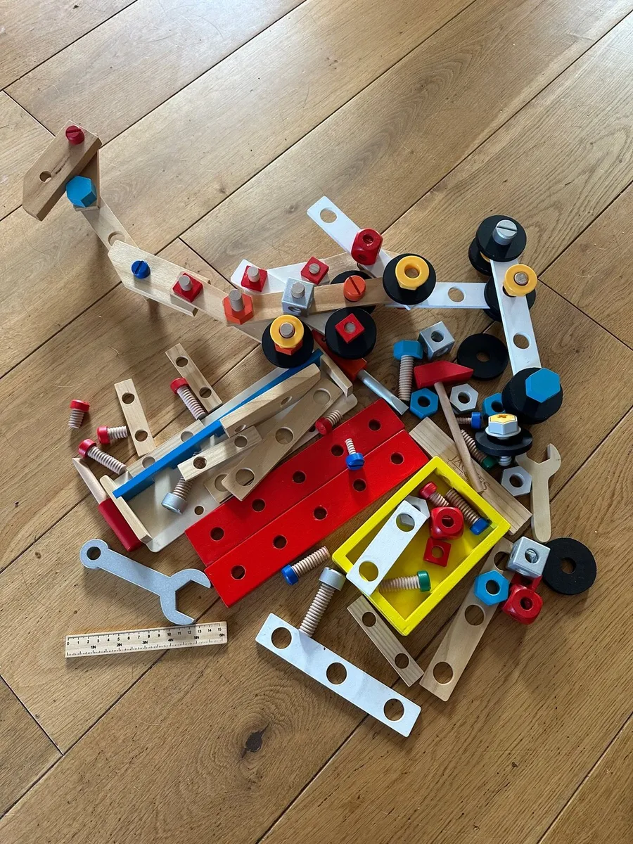 Wooden construction pieces