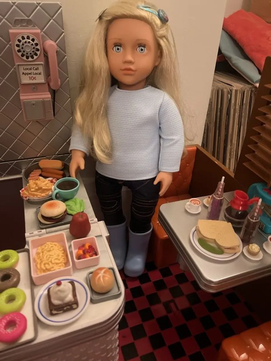 Our Generation Diner and 2 x Dolls - Image 3