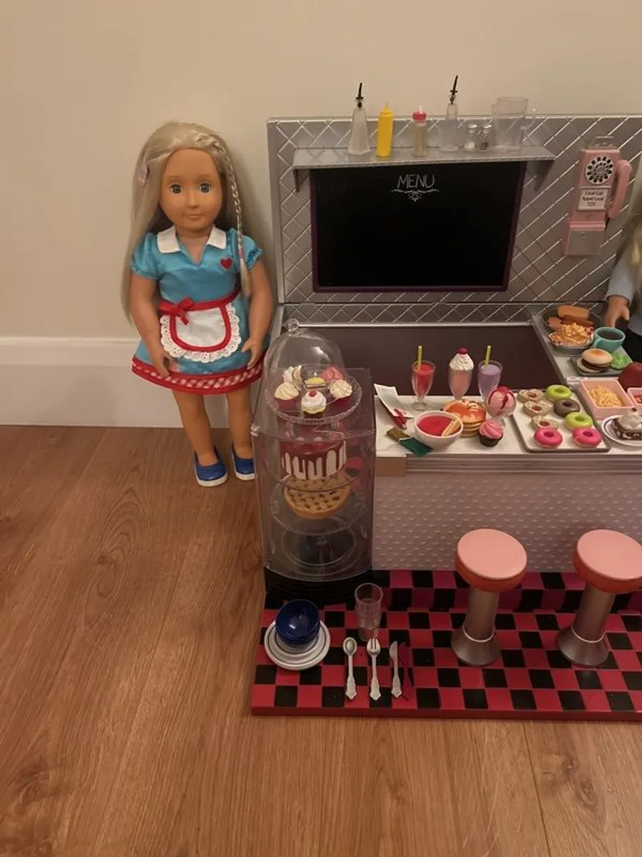 Our Generation Diner and 2 x Dolls - Image 4