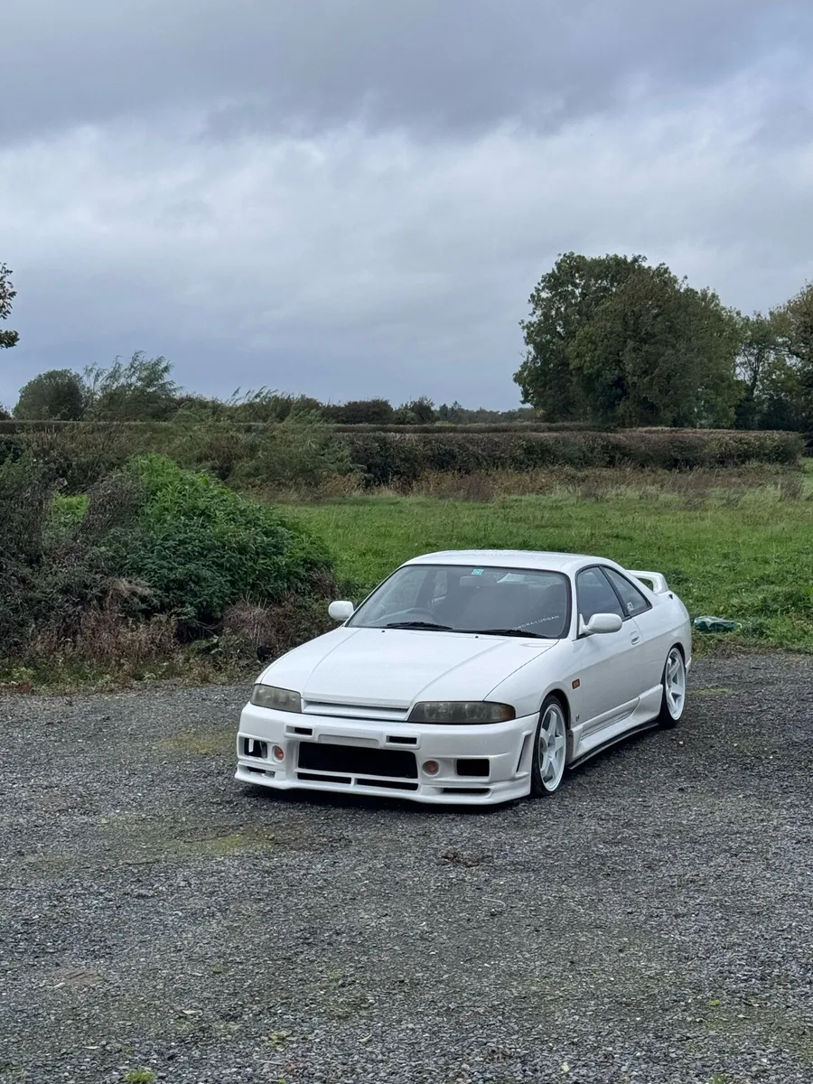 Nissan Skyline r33 - Image 1