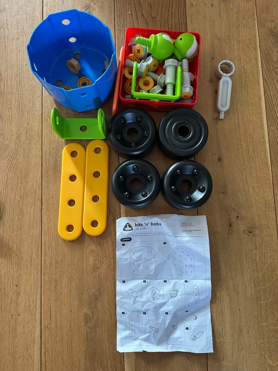 Plastic robot build set