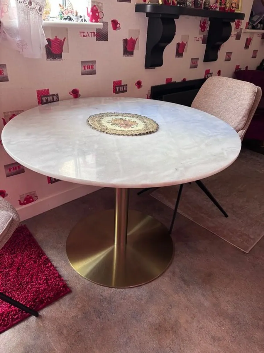 Kitchen Table - Image 1