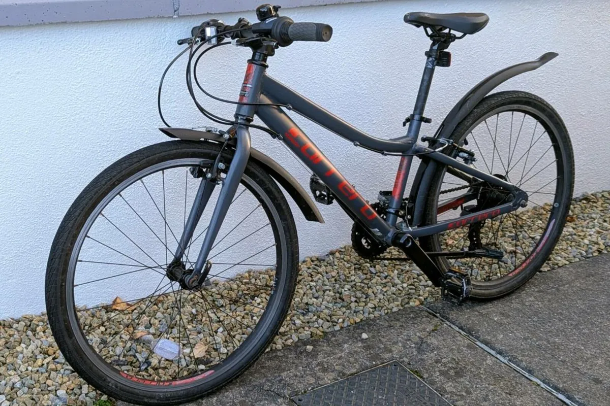 Carrera Abyss Junior Hybrid Bike - 24" Wheel - Image 1