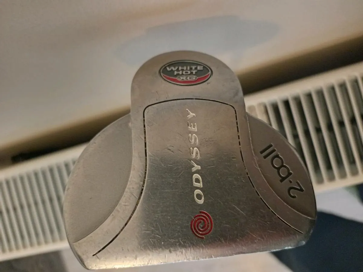 Odyssey golf putter. Left handed club - Image 1
