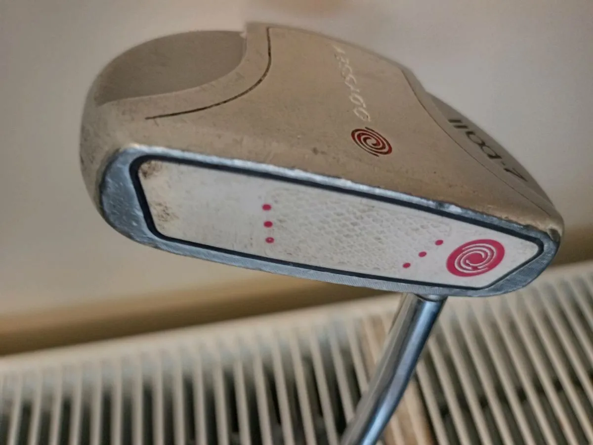 Odyssey golf putter. Left handed club - Image 2