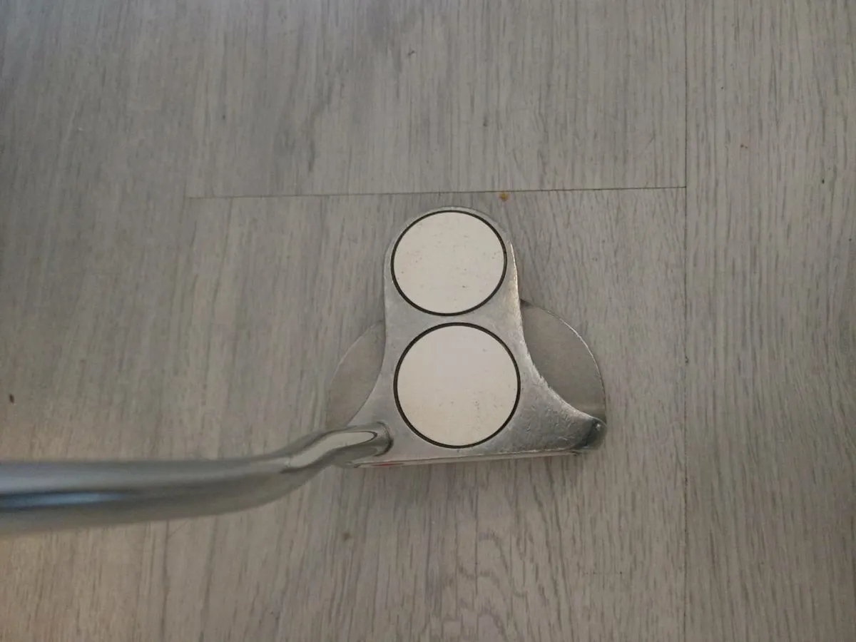 Odyssey golf putter. Left handed club - Image 4