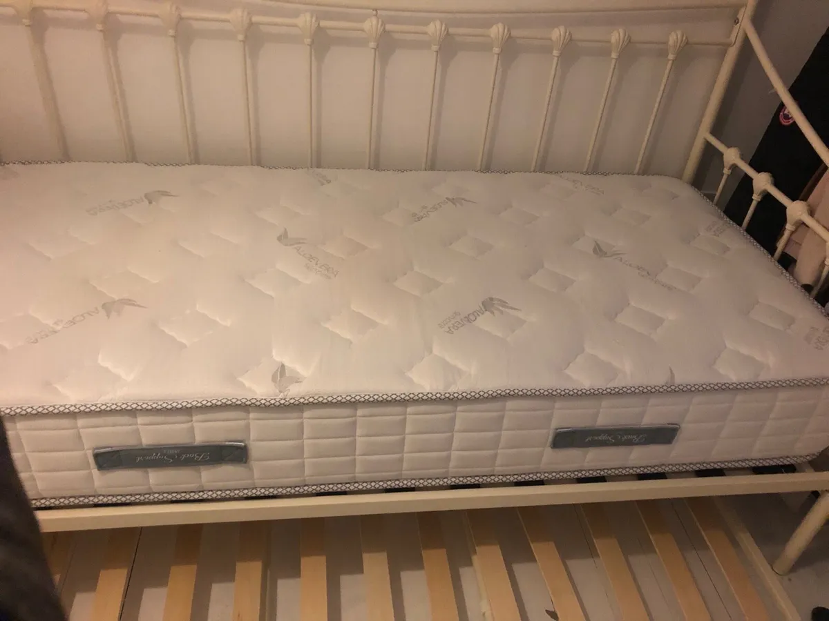 Cream day bed / trundle - Image 1