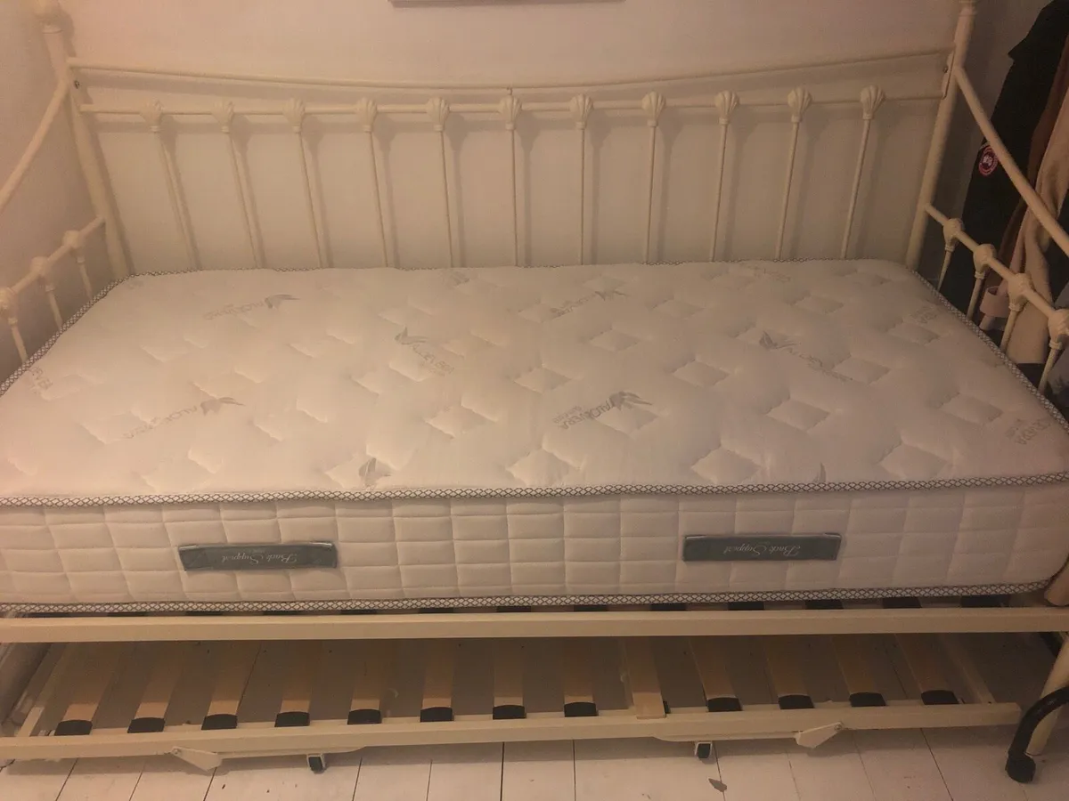 Cream day bed / trundle - Image 2