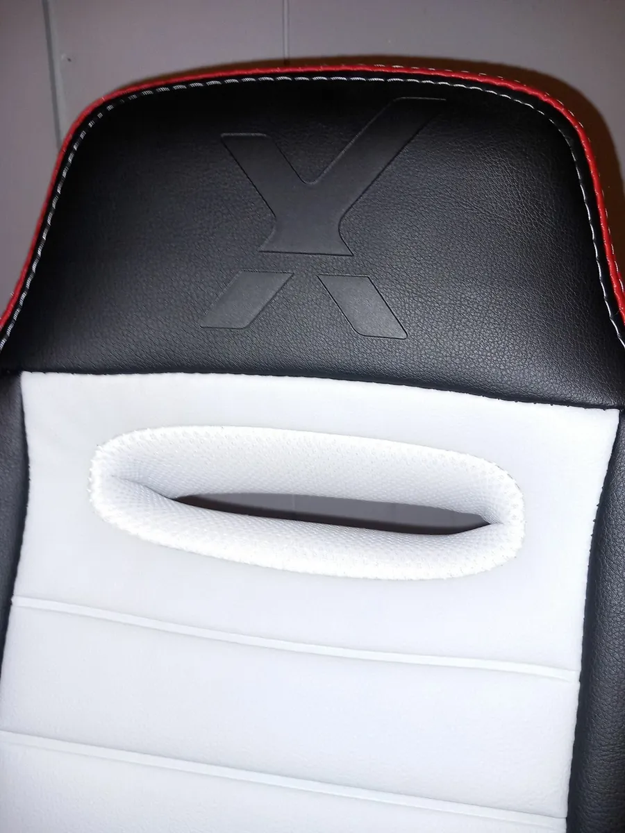 XROCKER GAMING CHAIR - Image 3