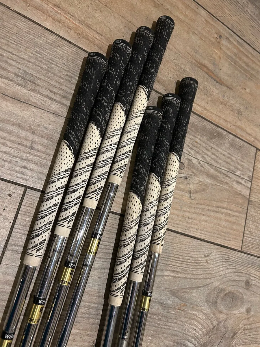 WILSON STAFF FG TOUR IRONS - Image 2