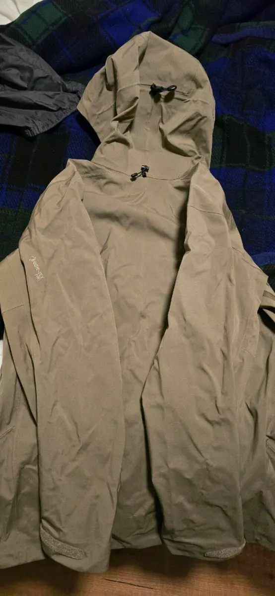 Mens Goretex jacket - Image 4
