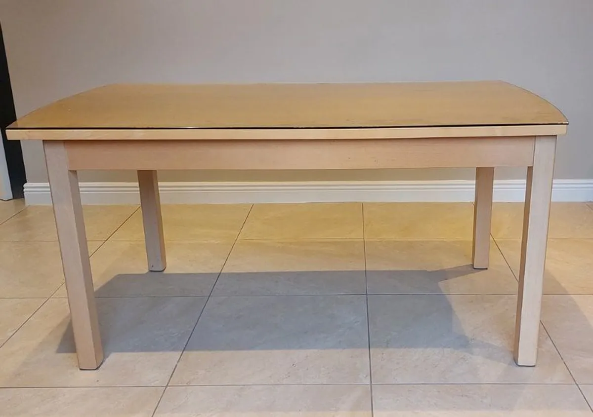 Dining table with 6 chairs - Image 1