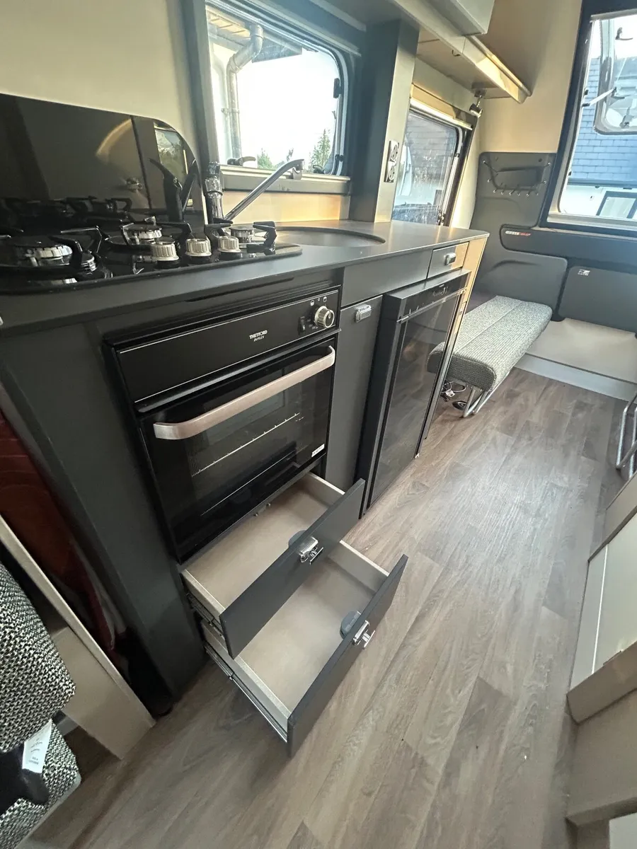 Caravan - Image 4