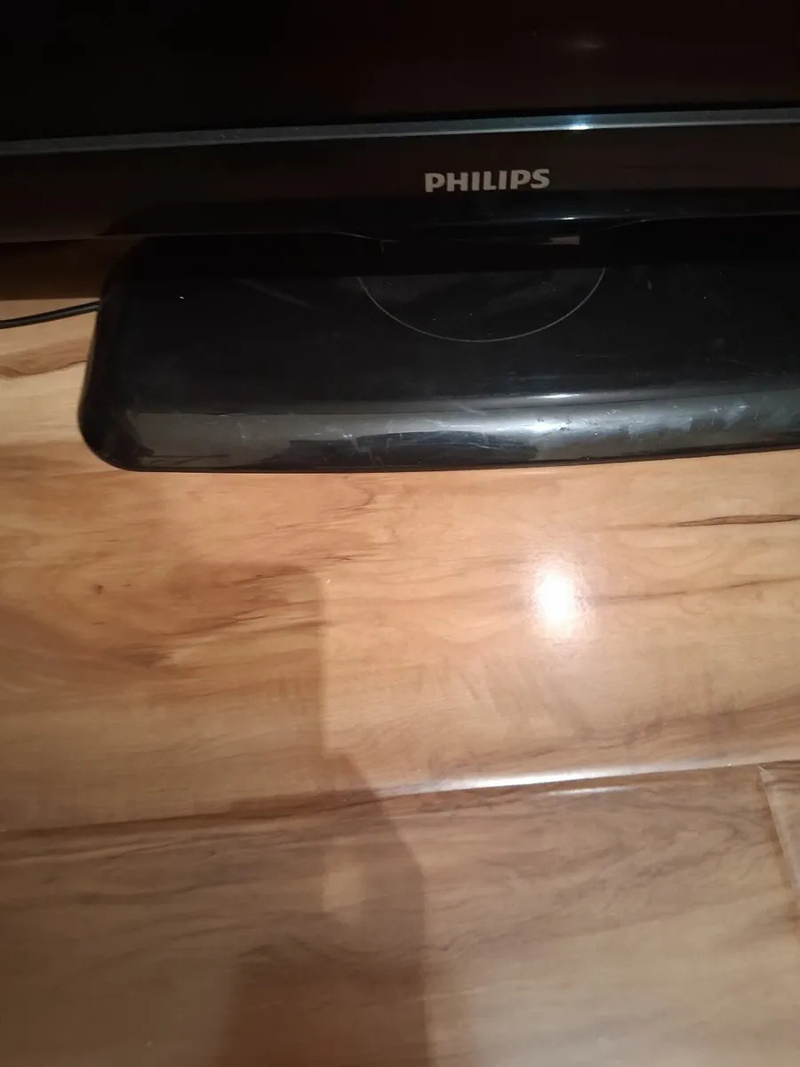 Phillips 32 inch TV - Image 2