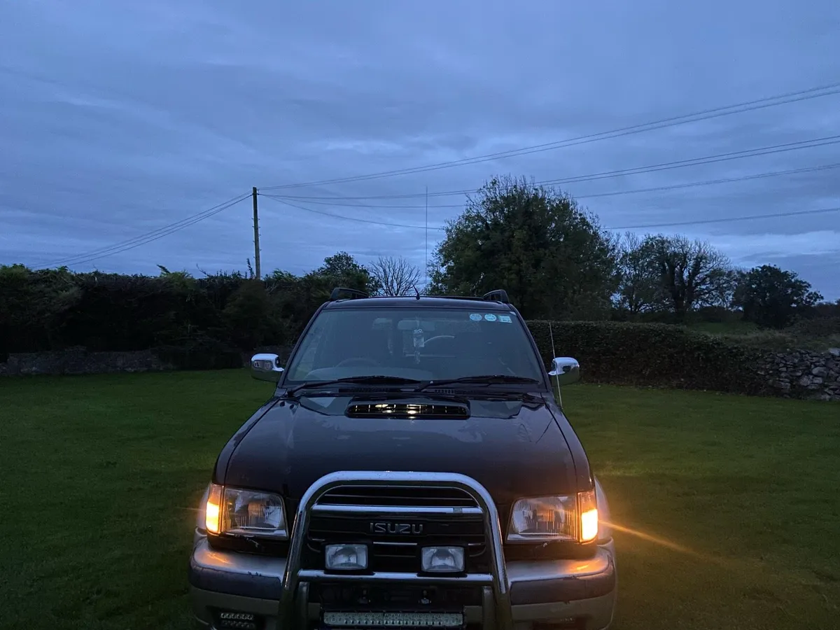 Isuzu Trooper - Image 3