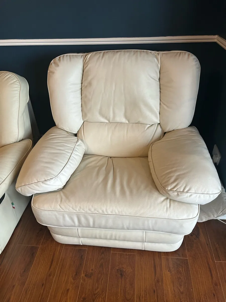 Cream Leather Recliner Sofa & 2 Recliner Armchairs - Image 2