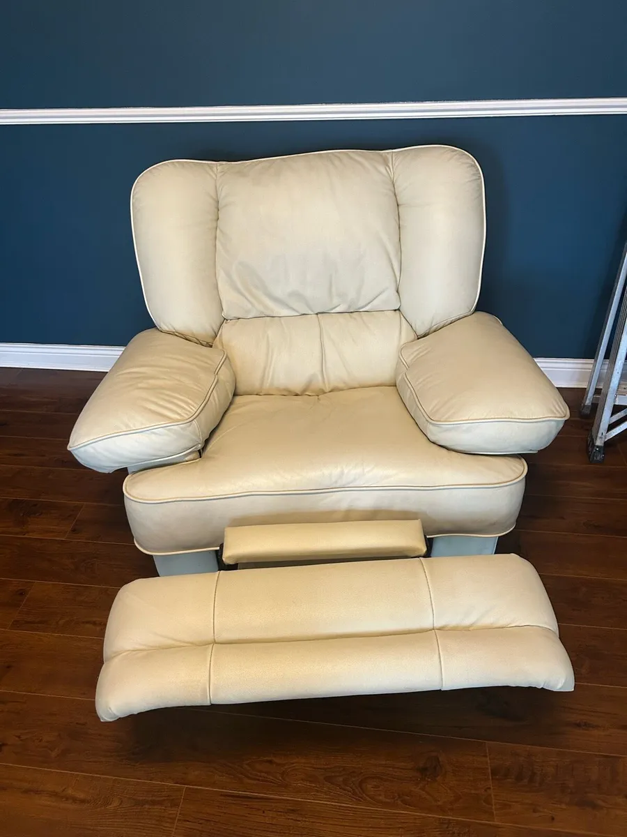 Cream Leather Recliner Sofa & 2 Recliner Armchairs - Image 4