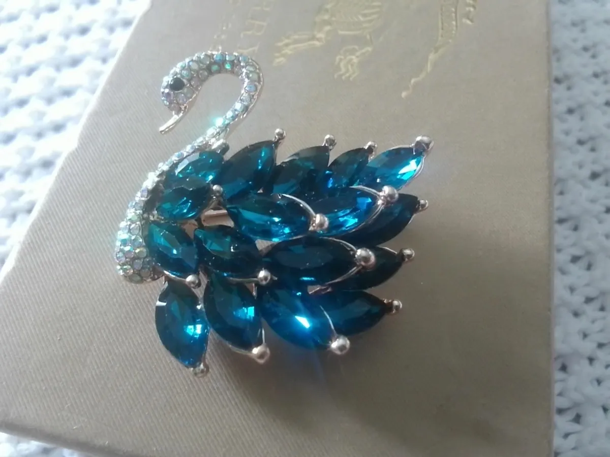 AUSTRIAN CRYSTAL BLUE SWAN BROOCH - Image 1